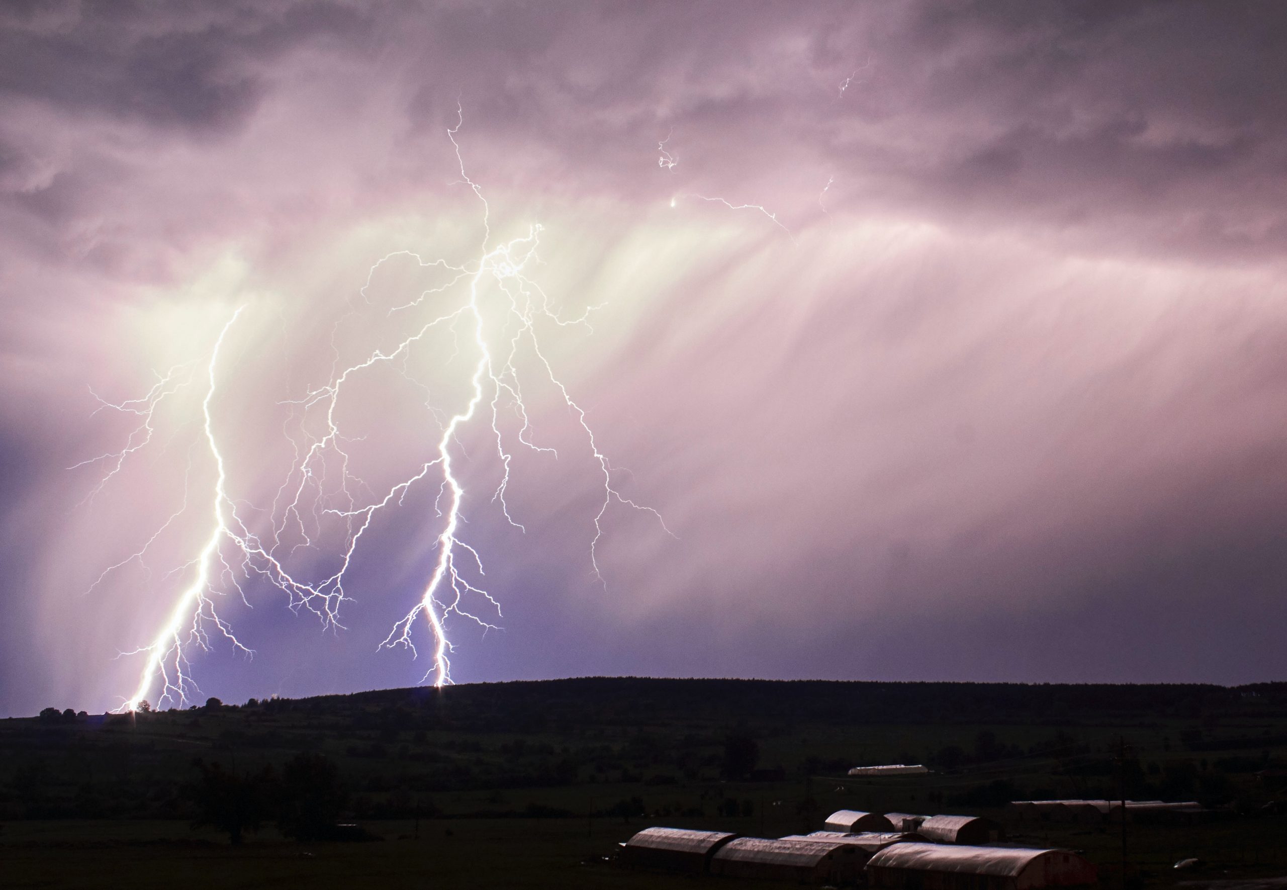 lightning storm during cloudy sky