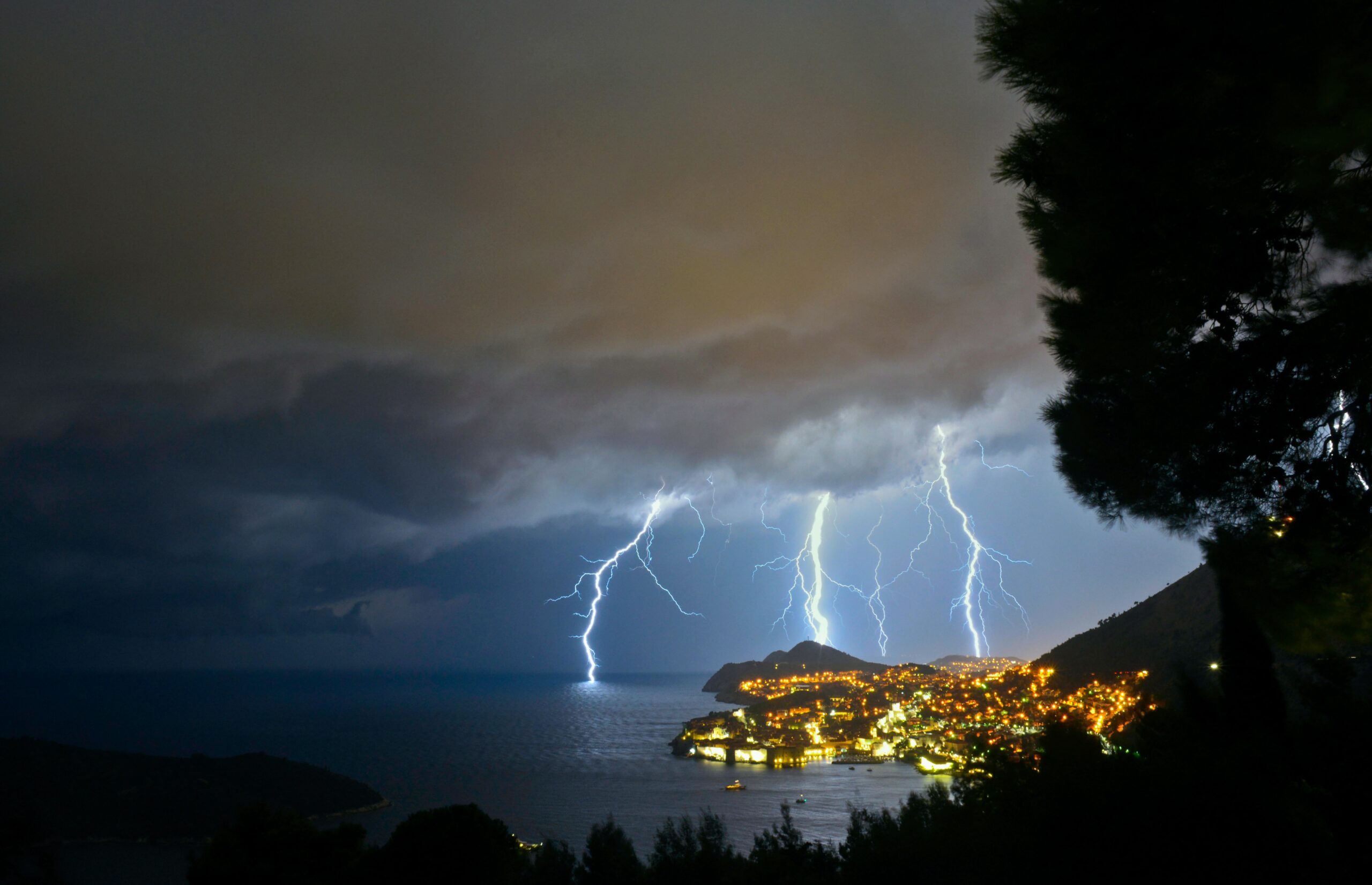 lightning overseeing through body of water