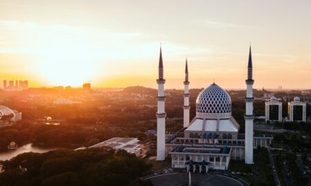 4-pillar mosque in front of rotunda during golden hour